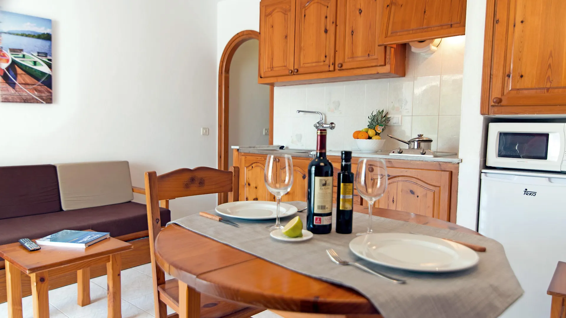 Apartamentos Mar Blanca Cala Blanca  Spain